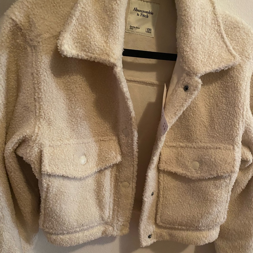 NWT A&F Cropped Sherpa Shirt Jacket - Picture 4 of 4
